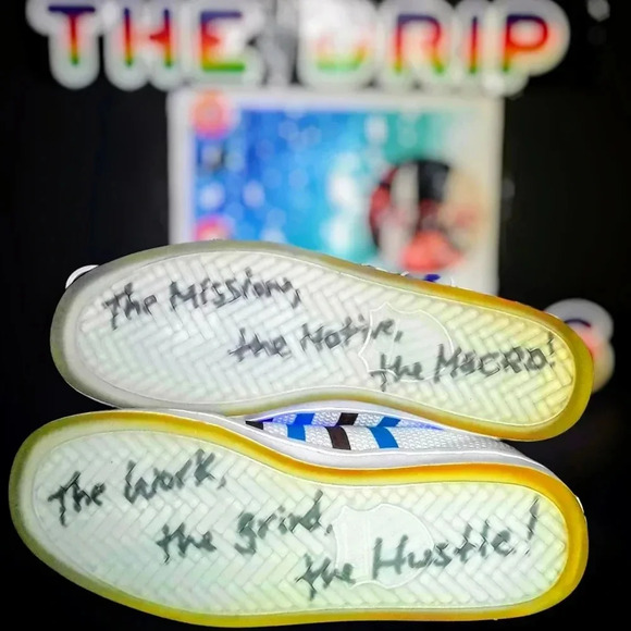 Gary Vee K-Swiss Clouds and Dirt Sneakers size (9/M; 10.5/W) - Picture 2 of 5